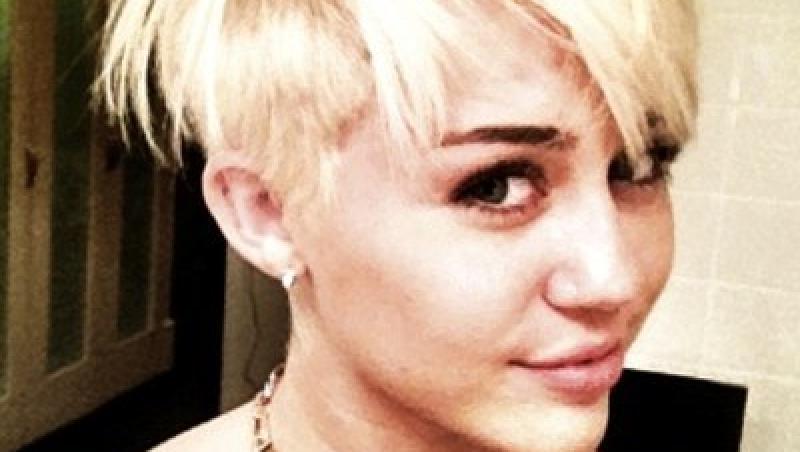 Adio, Hannah Montana! Miley Cyrus si-a schimbat radical look-ul. Vezi cum arata in postura de 