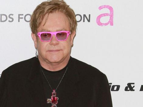 Elton John, devastat de moartea basistului sau!