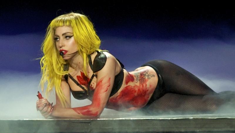 Lady Gaga, o clapa, un microfon: De ce a ajuns o DIVA