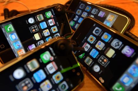 Probleme de securitate pentru telefoanele Apple: informatiile personale pot fi furate prin SMS