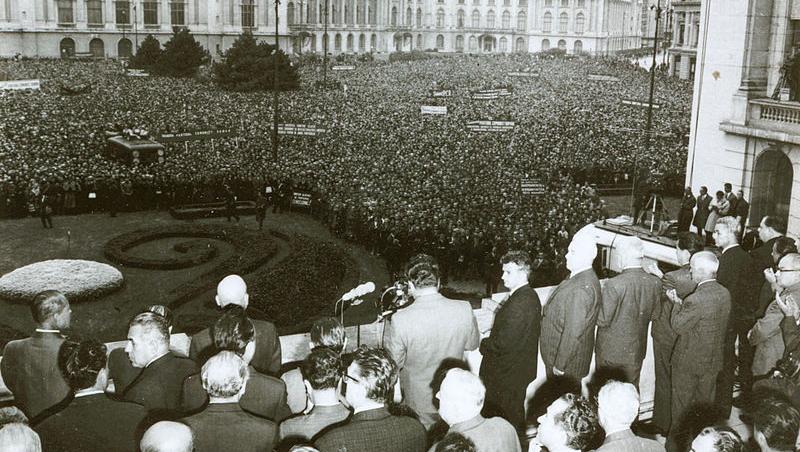 21 august 1968: Nicolae Ceausescu a condamnat vehement interventia sovietica in Cehoslovacia
