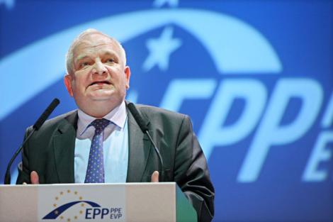 Joseph Daul, presedintele grupului popularilor europeni (PPE): Decizia CCR privind referendumul trebuie aplicata cat mai repede 