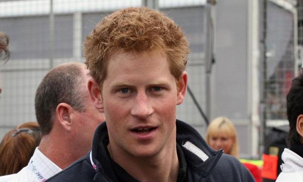 Scandalos! Printul Harry, in fundul gol la o petrecere!