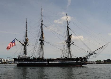 Vasul USS Constitution a iesit in larg dupa 130 de ani!