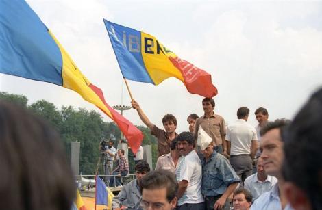 Doua asociatii cer ca Ziua Republicii Moldova sa devina sarbatoare legala si in Romania. Sunteti de acord?