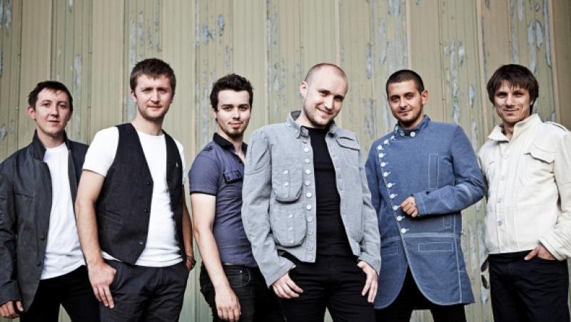 AAAK si Grimus deschid concertul Red Hot Chili Peppers