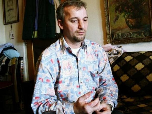 Adrian Sobaru, angajatul TVR care a sarit de la balconul Parlamentului, vrea sa fie deputat