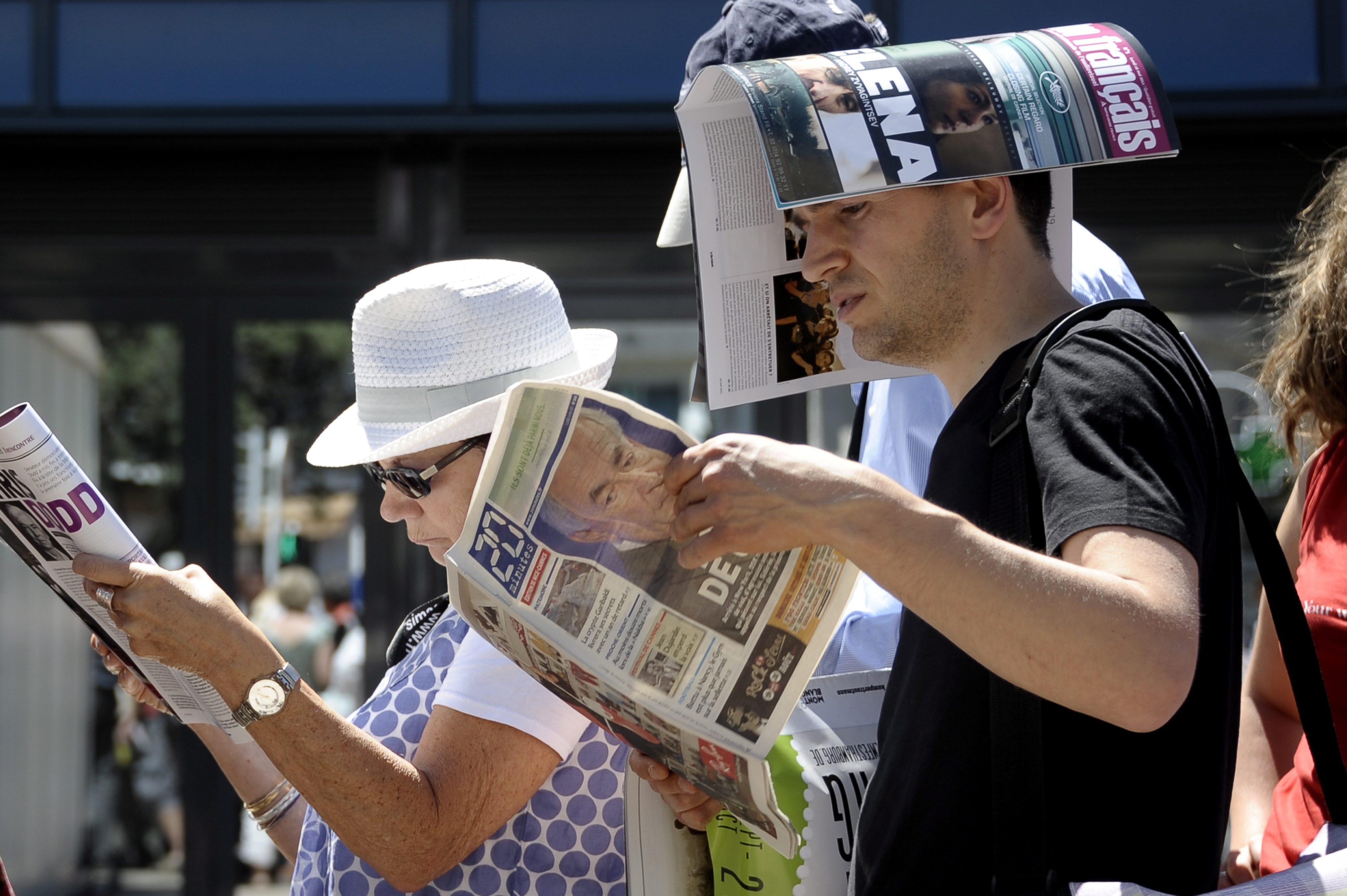 Presa straina, despre amanarea deciziei CCR privind referendumul: Incertitudinea politica se prelungeste