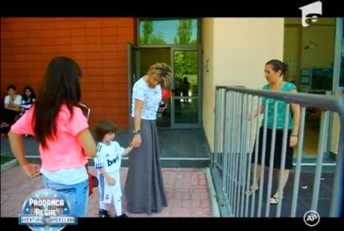 Anamaria Prodan l-a dus pe baietelul ei la gradinita  pentru prima data