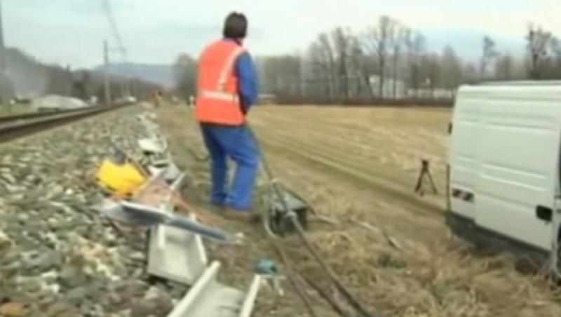 Cinci romi au jefuit Orlyval-ul: Metroul parizian a ramas fara cabluri