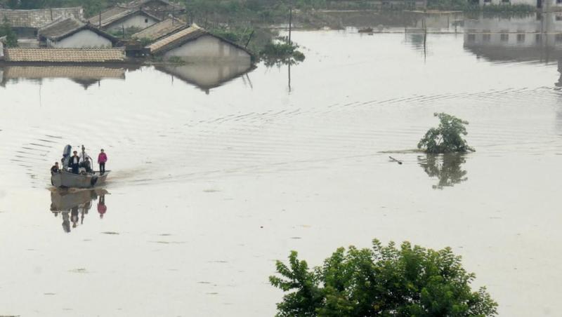 Furtunile si inundatiile fac ravagii in Asia: 32 de morti si cinci disparuti