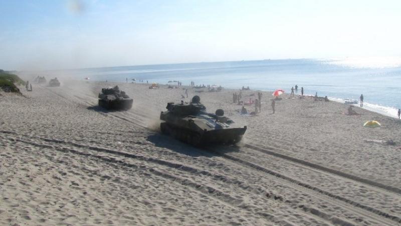 F-A-B-U-L-O-S!!! Rusii vin la plaja cu tancul!!!