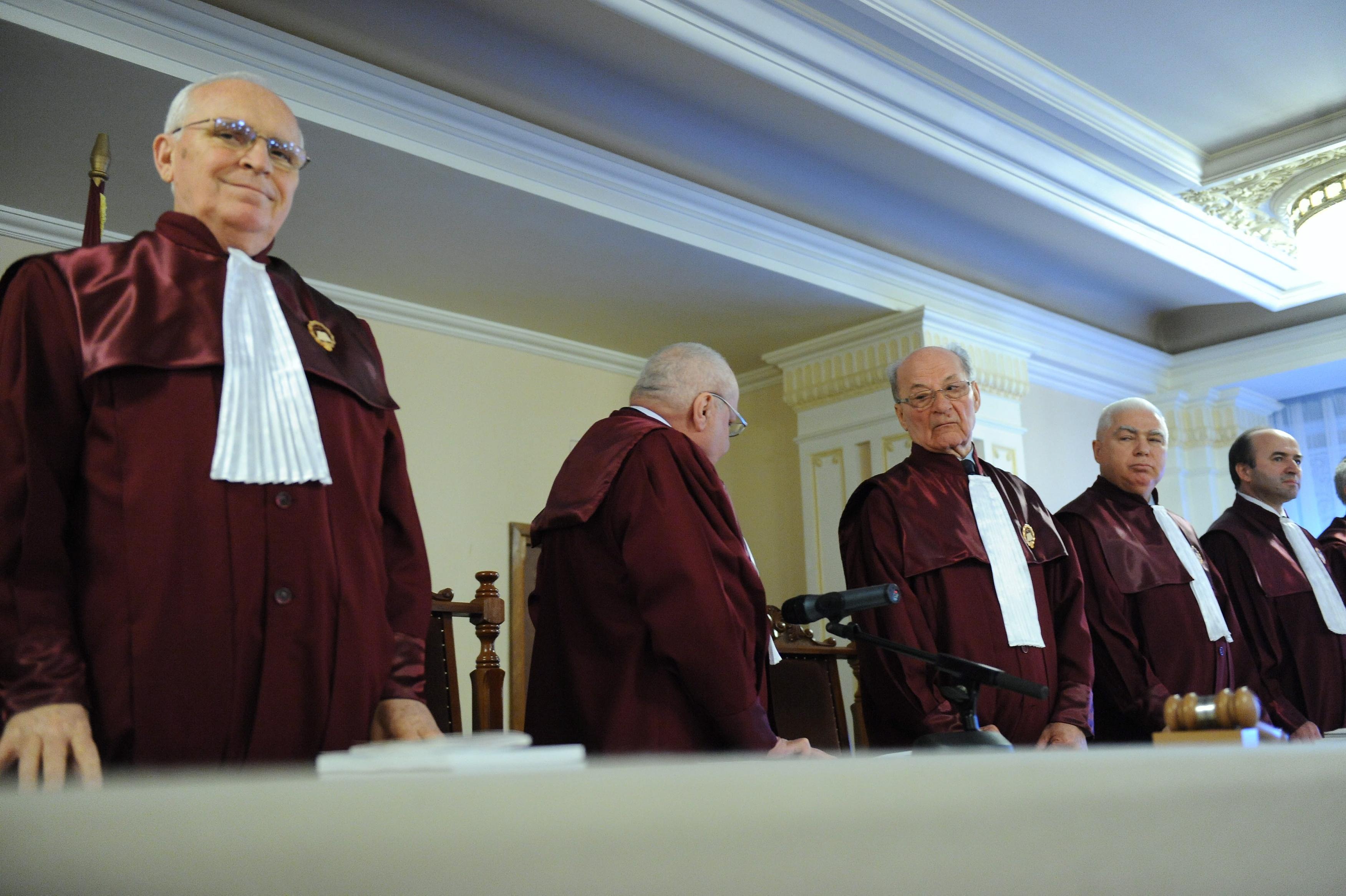 UPDATE! Dosar penal pentru fals material in inscrisuri la Curtea Constitutionala