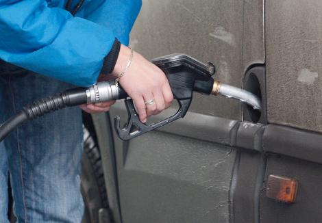 Preturile carburantilor cresc, buzunarele benzinarilor se umfla