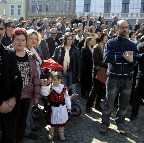 Sfantu Gheorghe: Aproximativ 25.000 de maghiari participa la protestul organizat in cazul retrocedarii Colegiului "Szekely Miko"