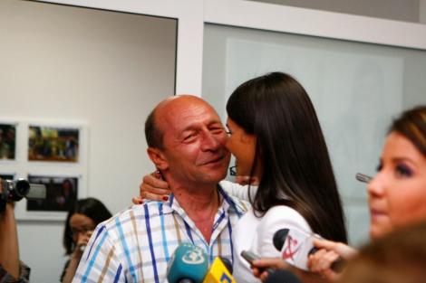 Securitate maxima: Zeci de jandarmi si ofiteri SPP au pazit familia Basescu!