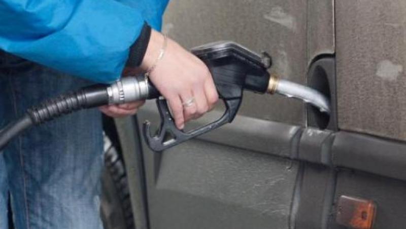 Carburantii s-au scumpit din nou. Un litru de benzina premium costa aproape 7 lei!