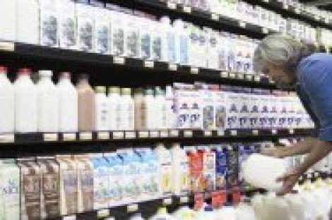 De ce laptele romanesc nu va mai avea loc pe rafturile magazinelor