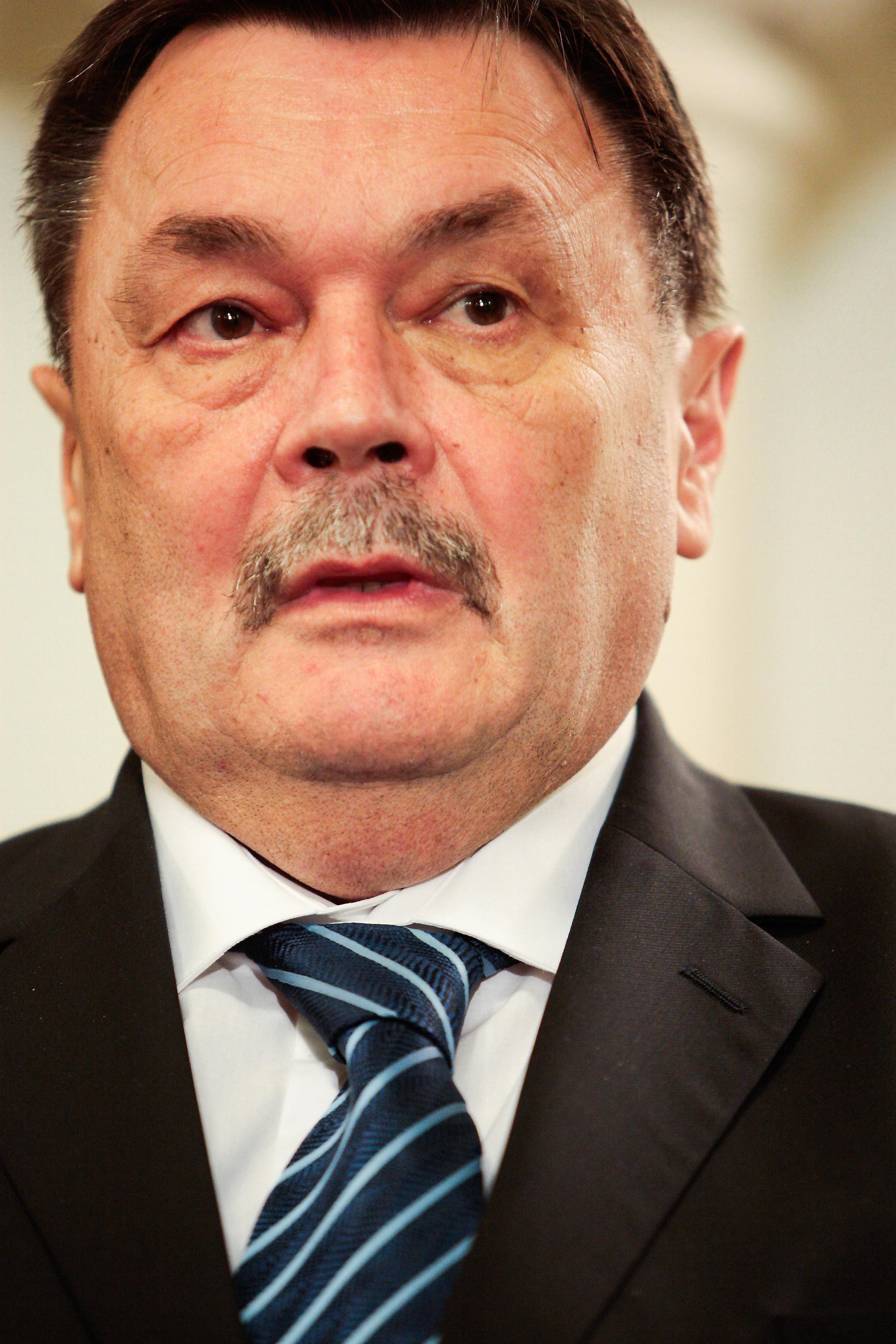 Victor Paul Dobre si Laszlo Borbely scapa de urmarirea penala