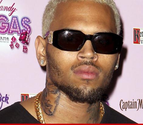 Chris Brown si-a tatuat chipul Rihanei pe gat