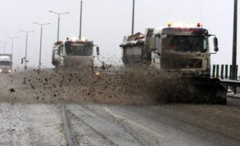 Vine iarna, dar nici o autostrada din Romania nu are contract de deszapezire