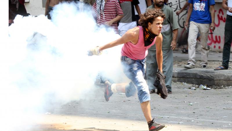 Ambasadele americane din Yemen, Egipt, Maroc, Tunisia si Libia au fost atacate de protestatari furiosi!