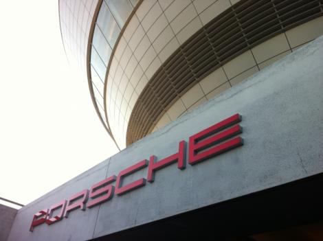 Reportaj din Germania: fabrica de senzatii extreme in care sunt produse Porsche Cayenne si Panamera