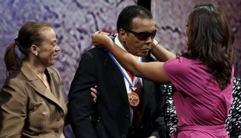 Fostul mare boxer Muhammad Ali a primit Medalia Libertatii 