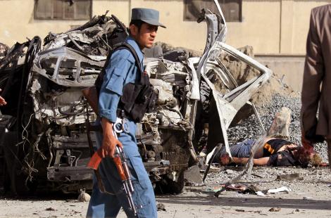 Kabul: Cel putin 12 morti, printre care noua straini, intr-un atentat sinucigas pus pe seama filmului antiislam