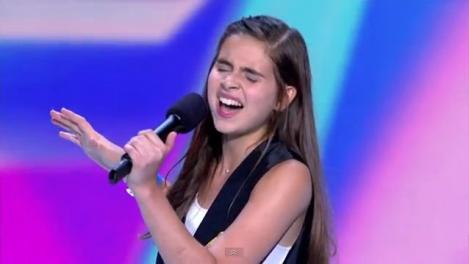 S-a nascut o stea! O fetita de 13 ani ridica in picioare intregul juriu X Factor USA, publicul si toti concurentii din backstage, cu un SOUL regesc