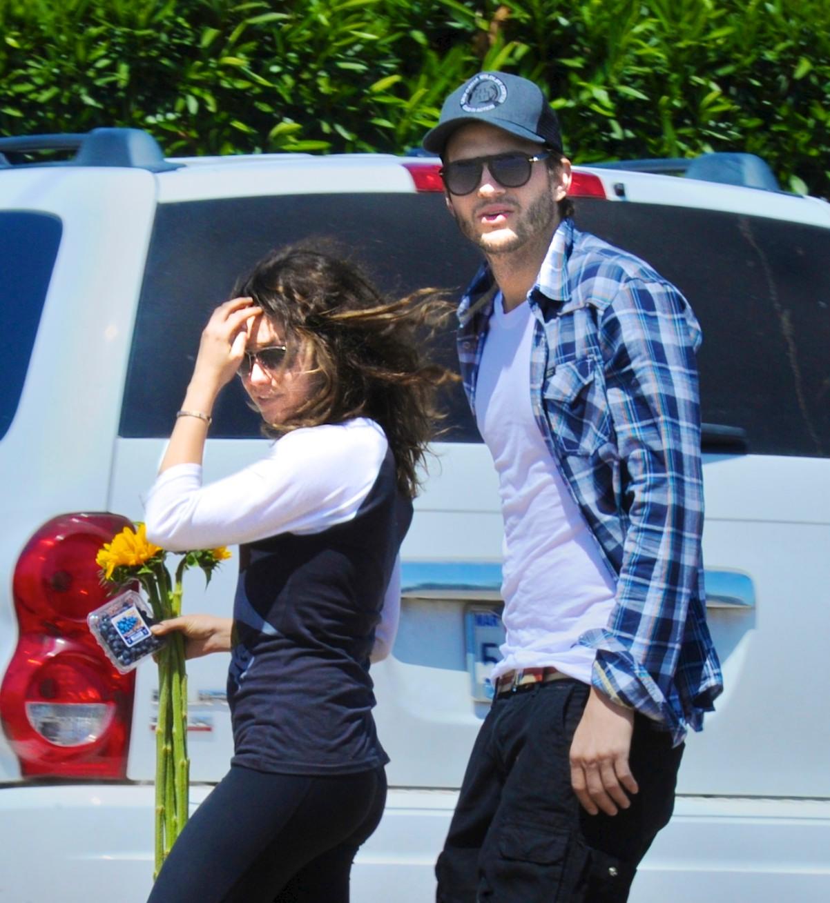 Ashton Kutcher si Mila Kunis nu isi mai ascund povestea de dragoste