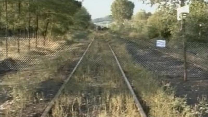 Pe aici nu se trece! Un barbat din Gorj a blocat o cale ferata care trece pe proprietatea sa