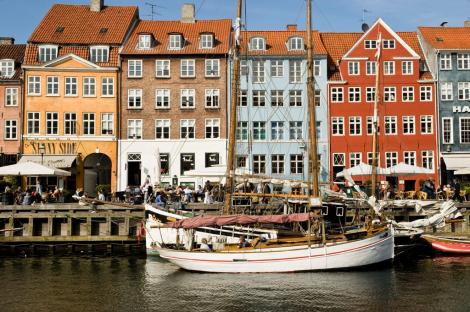 Danemarca si Norvegia ofera salarii de 5.000 de euro pentru romani