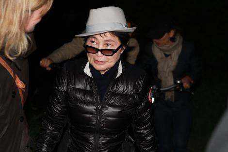 Yoko Ono le premiaza pe rusoaicele de la Pussy Riot