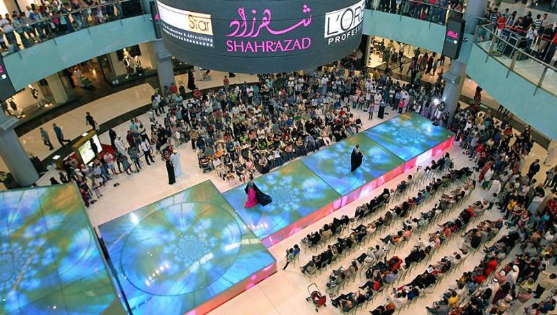 FOTO. Dubai Mall, cel mai mare centru comercial din lume. 600 de magazine, 22 cinematografe si un patinoar olimpic!