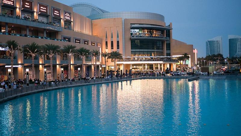 FOTO. Dubai Mall, cel mai mare centru comercial din lume. 600 de magazine, 22 cinematografe si un patinoar olimpic!