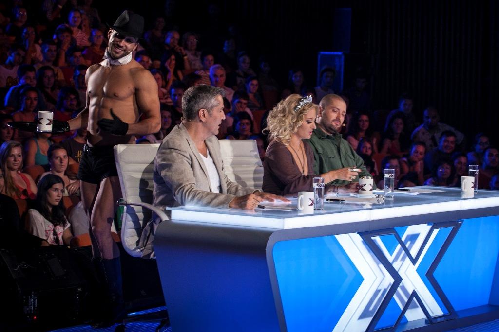 Doua zile pana la X Factor! Asistent personal: Delia a primit un stripper, cadou de la colegii jurati