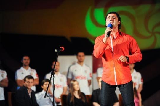 Pepe a devenit barbat de casa. Vezi cum se descurca in postura de tata!