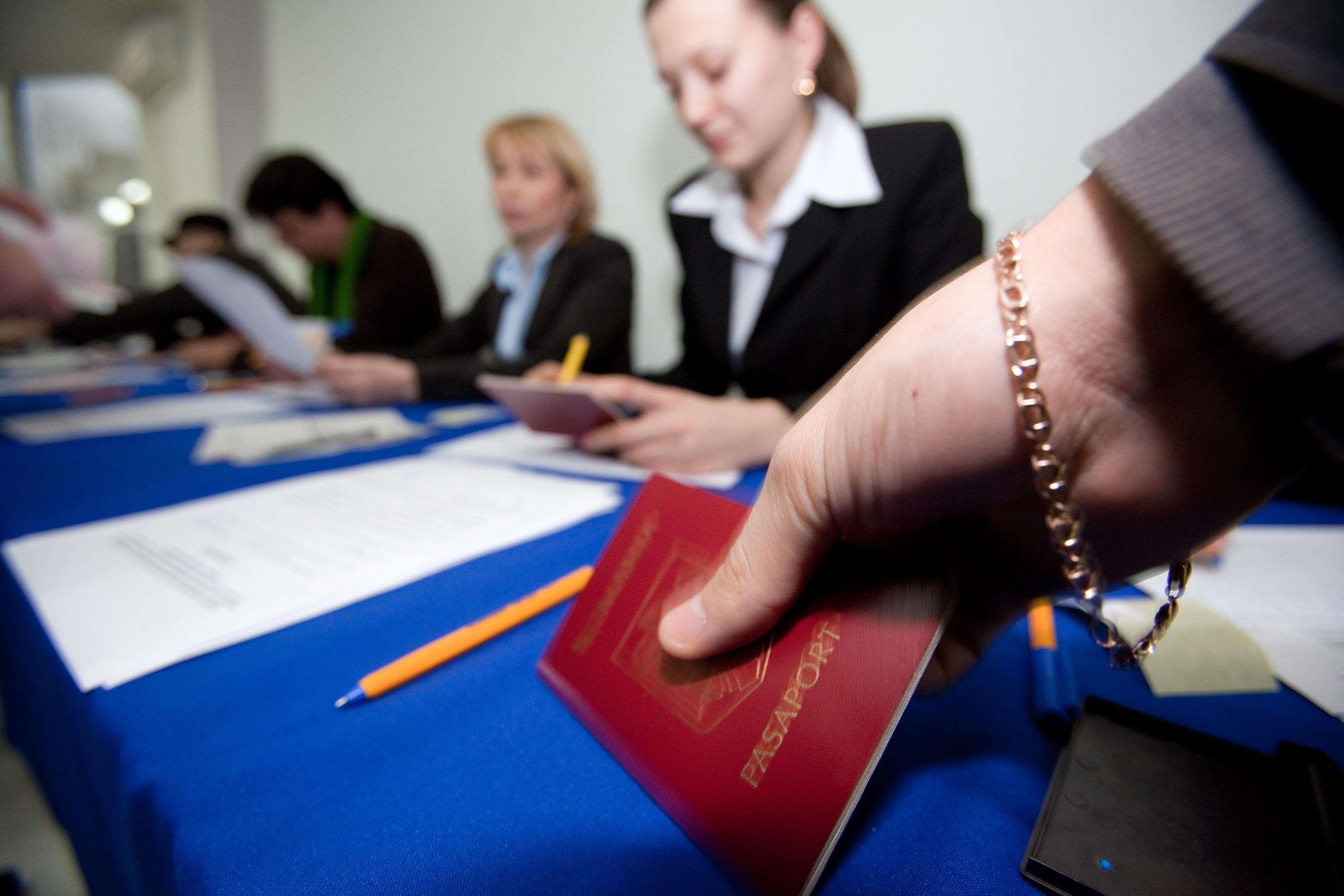 Vocea Rusiei: Basescu incearca reanexarea Republicii Moldova prin acordarea de pasapoarte moldovenilor