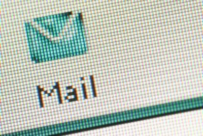 24 septembrie 1979: Este lansat serviciul "e-mail", prima posta electronica publica din lume
