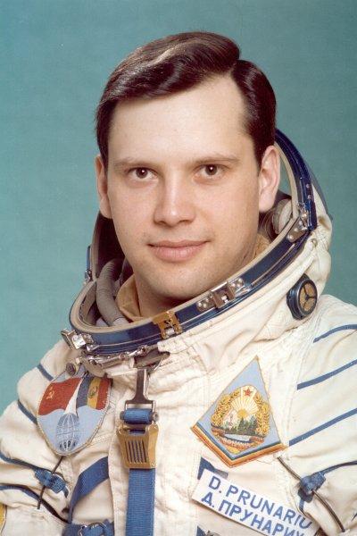 27 septembrie 1952: S-a nascut cosmonautul roman Dumitru Prunariu