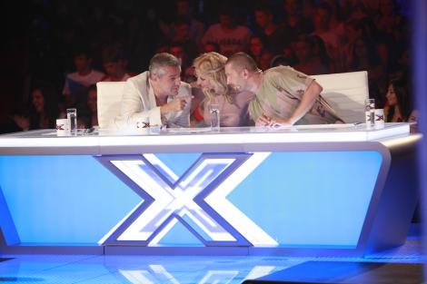 VIDEO Juratii X Factor dezbat probleme fierbinti in pauzele dintre filmari