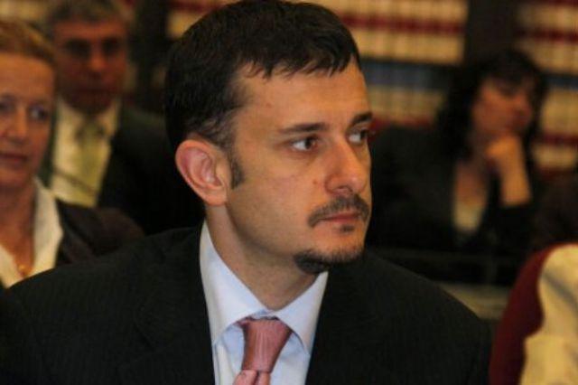 Consulul Romaniei la Milano, preocupat de sufletul manechinelor si ingrijorat de disfunctiile erectile cauzate de steroizi