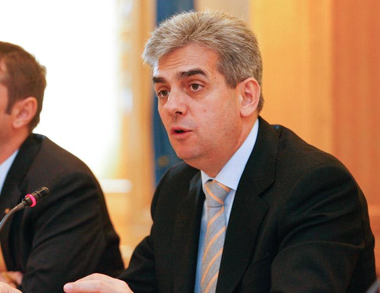 Eugen Nicolaescu: &ldquo;Lupul isi schimba parul, dar naravul ba! Basescu nu a invatat nimic din lectia suspendarii&rdquo;