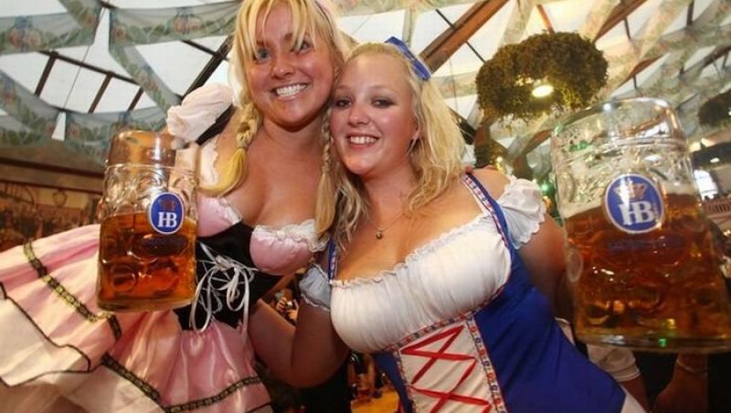 Romanii confectioneaza costumele pentru Oktoberfest-ul din Germania