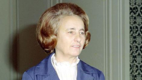 Teza de doctorat a Elenei Ceausescu a fost scoasa la vanzare pe un site american