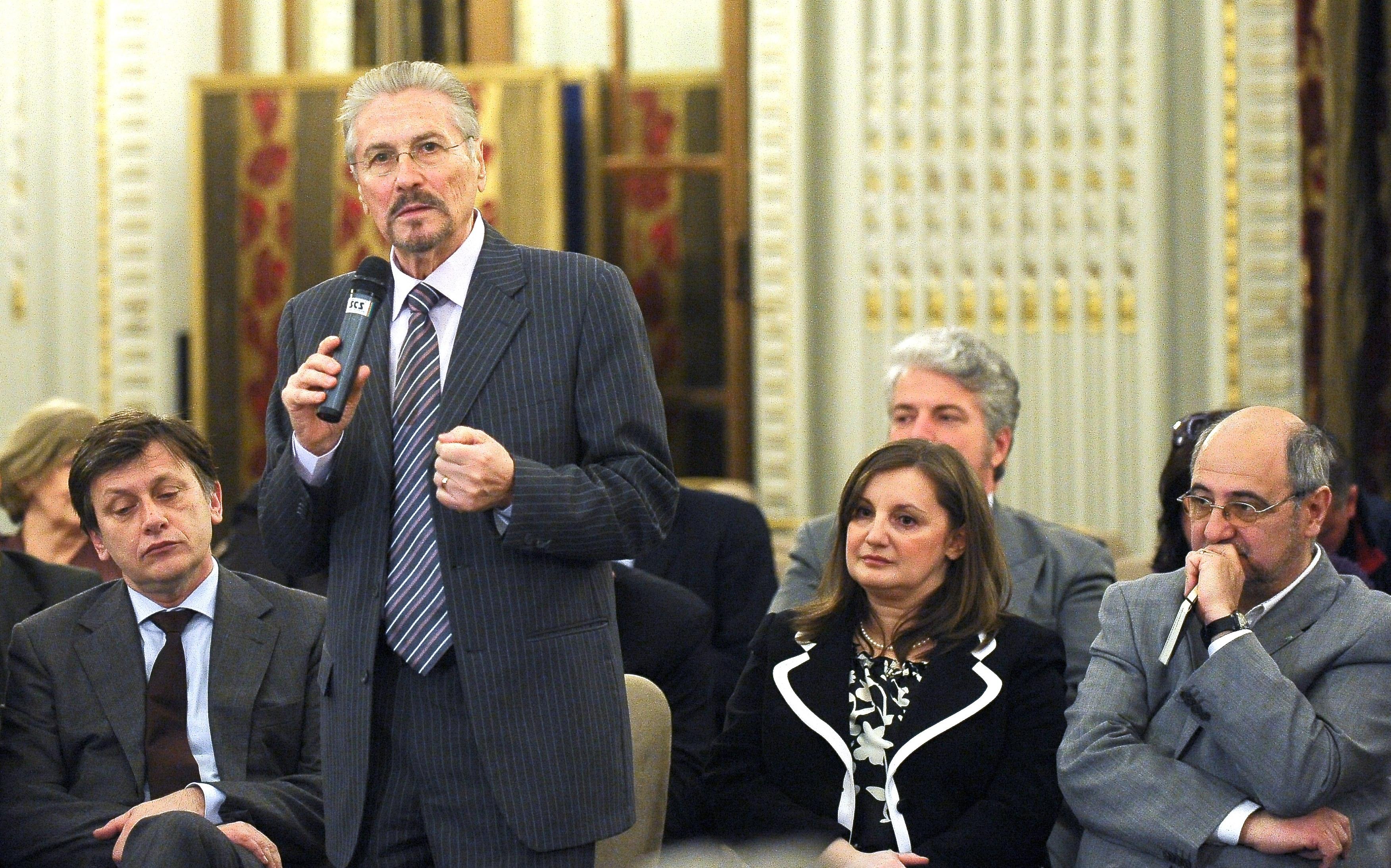 Emil Constantinescu, pentru Tageszeitung: &rdquo;Am ales sa vorbesc in semn de solidaritate cu cei 7,5 milioane de romani&rdquo;