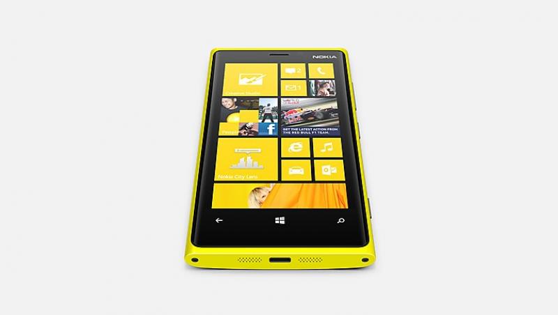 Nokia a prezentat noi modele de smartphone-uri: Lumia 920 si Lumia 820, cu soft Windows