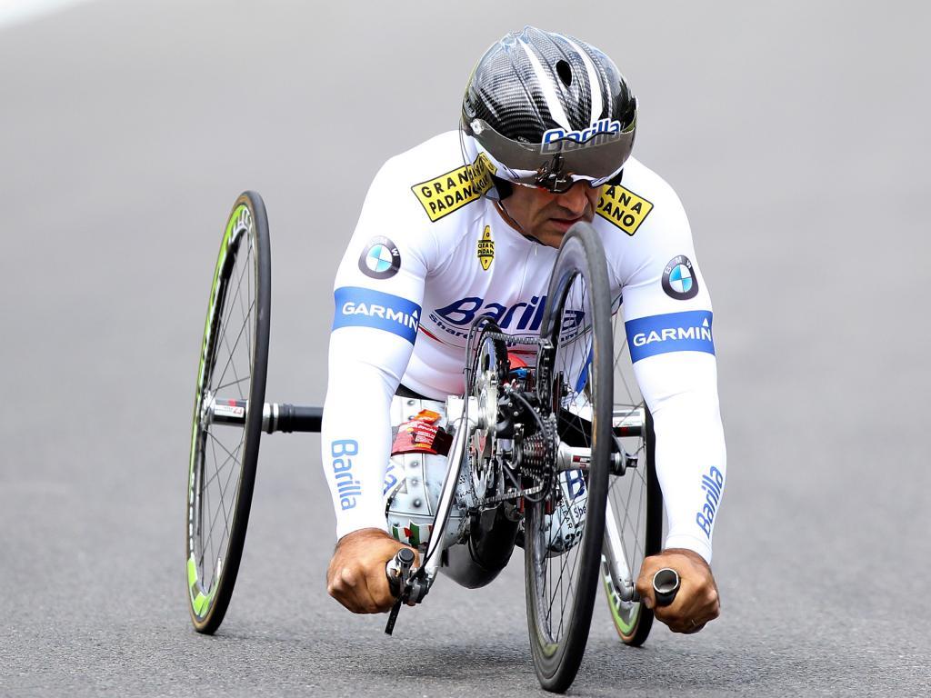 In picioare in fata celui fara de picioare!