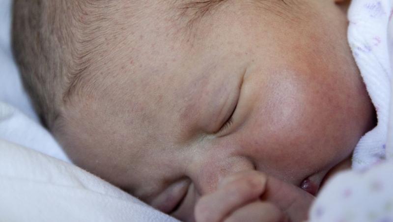 Pericolul din uter: O femeie din Iasi a nascut un bebelus cu o tumoare in forma de “coada”